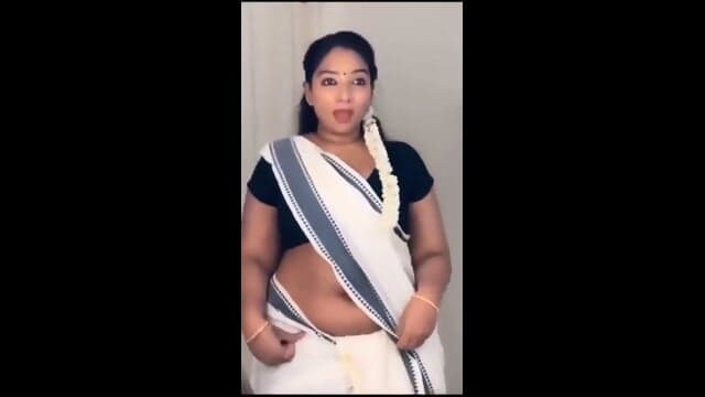 Saree navel S1