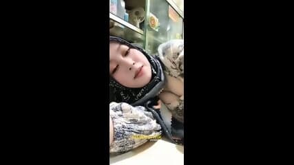 Jilboobs BIGO Indonesia Jaga Warung