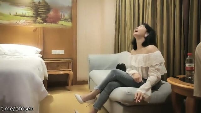 Cute Chinese call girl meet and fuck in hotel