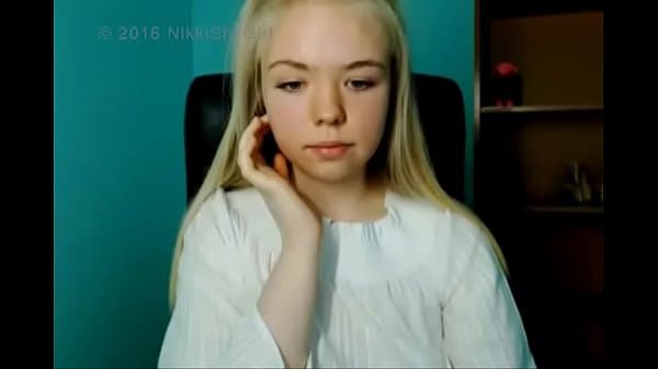 flashing cute teen