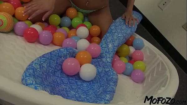 MOFOZO.com - Brunette Stripper Loves Licking Balls