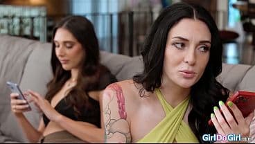 Charlotte Sins wife is delayed but gives her pe...