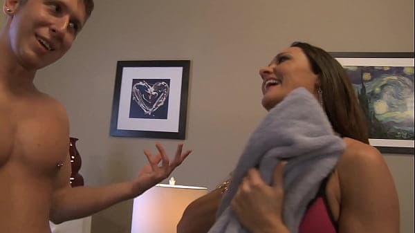 Young stepson gives his stepmom a deepthroat bl...