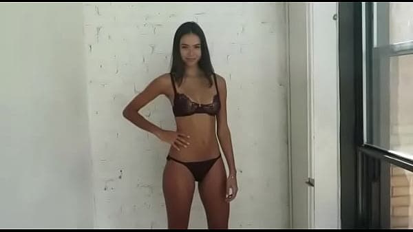 Modela para su novio