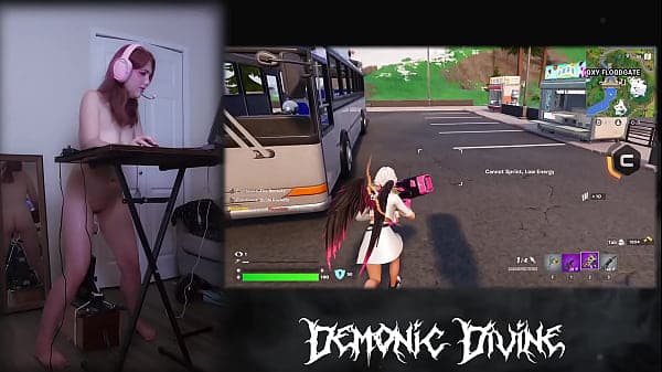 Gamer Gooner Girl Plays Fortnite with Fuck Mach...