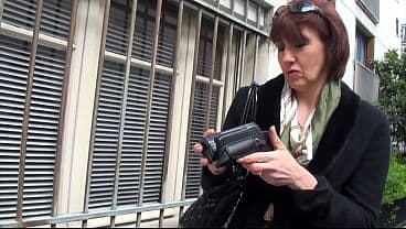 The bourgeois granny gets fucked by a stranger ...