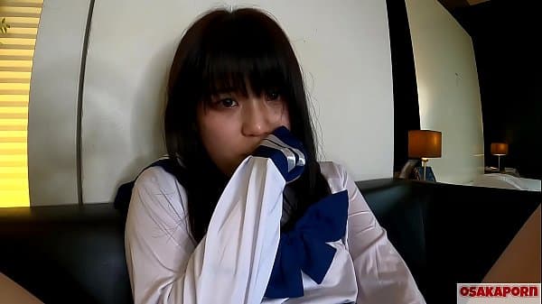 人生初潮吹き！大洪水のツルピタ 瞳の大きな可愛い...
