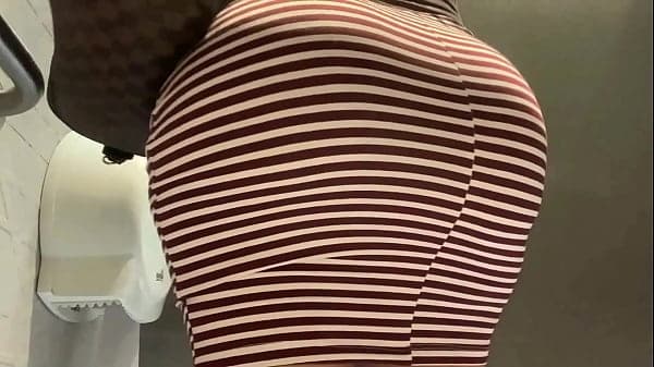 CAMARA OCULTA EN BA&Ntilde;O PUBLICO(MEANDO)