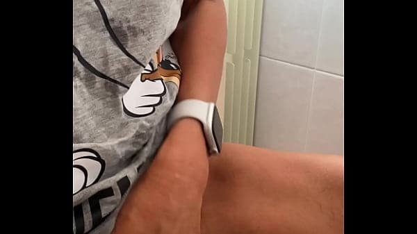 real morning masturbation . her fingers are ver...