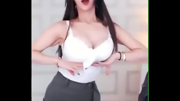 Korean girl (BJ Winter) titty bounce