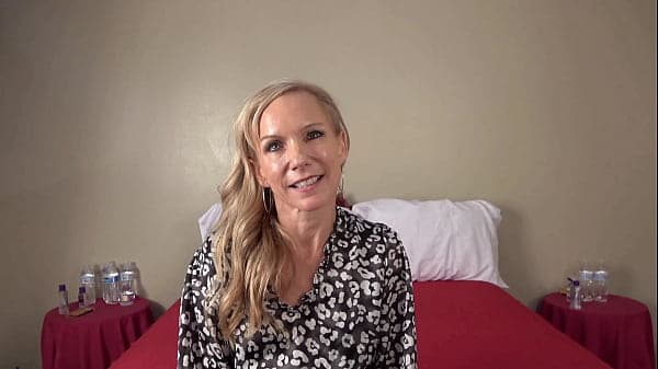 Desperate Amateurs hot big tit moms get their t...
