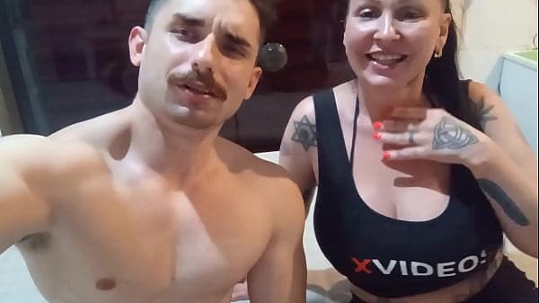 Coroa gostosona conhecendo meu pau, eu seus pei...