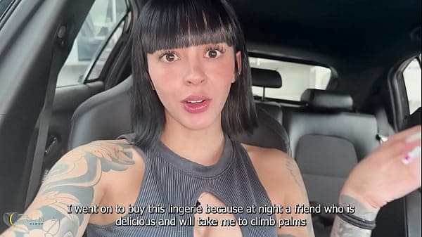 Young Colombian woman has sex in a car on publi...