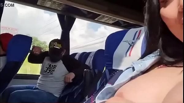 Garota se masturbando em p&uacute;blico no &ocirc;nibus