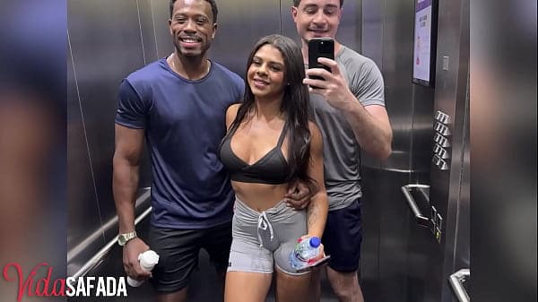 Nosso novo personal trainer &eacute; muito atencioso. ...