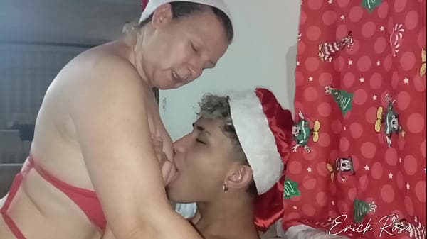 Depois da ceia de natal enteado tarado pega a m...