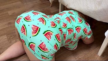 stepmom bent under the table and received a dic...