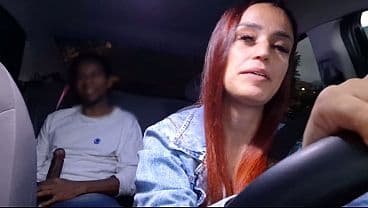 Safada motorista de aplicativo flagra passageir...