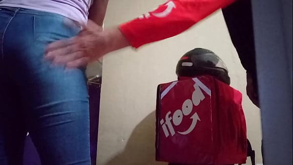 Casada trabalhando na loja de a&ccedil;a&iacute; e deu para o...