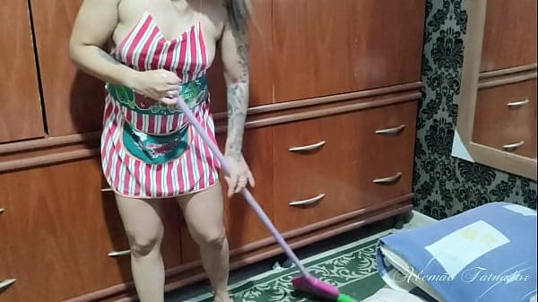 Contratei uma mpregadinha safadinha