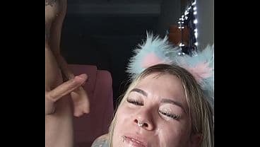 Ela deu na cadeira gamer dela
